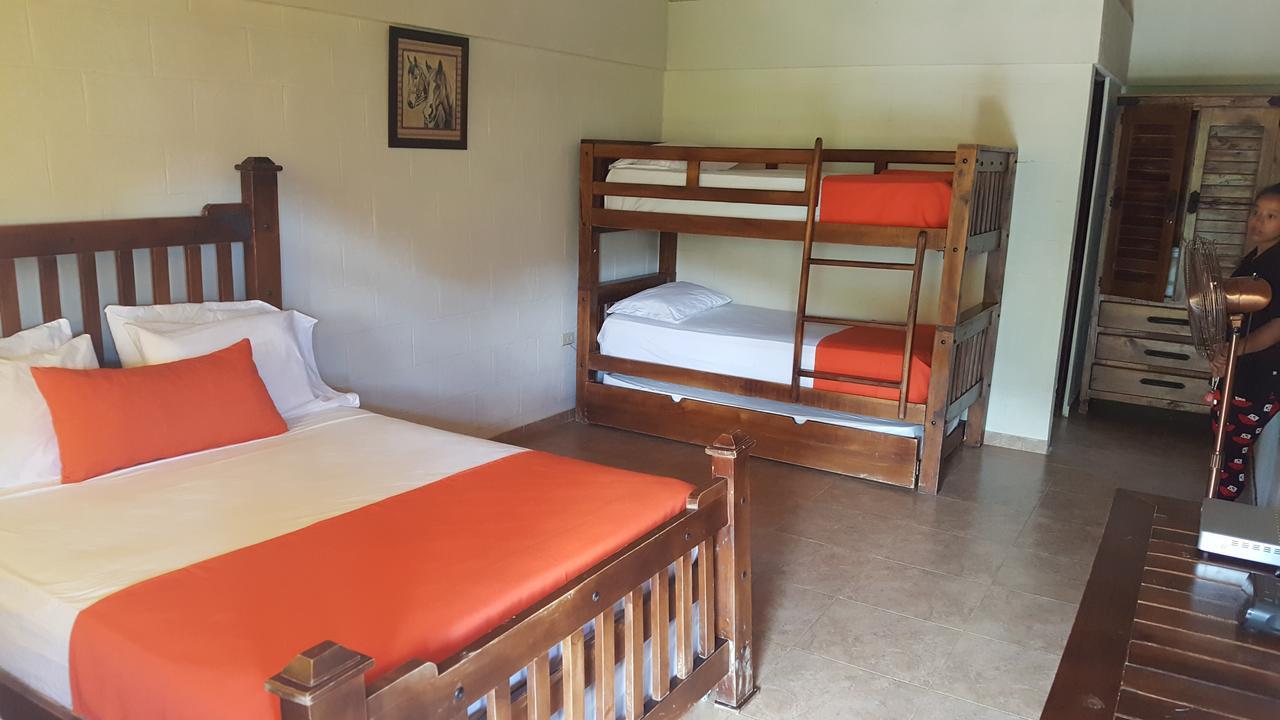 Hotel Rancho La Aurora คาราวากวา ภายนอก รูปภาพ